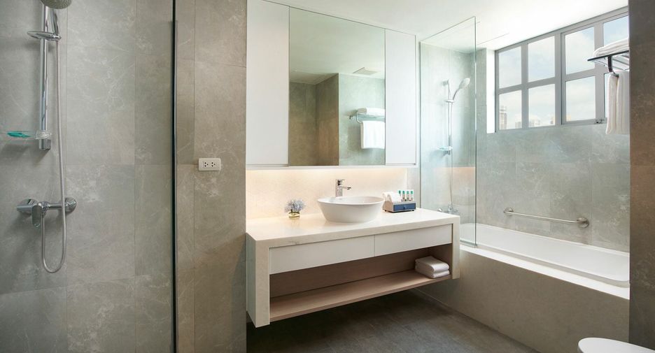 For rent 3 bedrooms condo in Khlong Toei, Bangkok