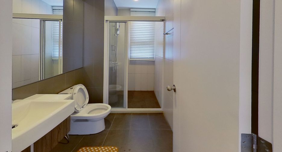 Condo en venta y en alquiler de 2 habitaciones en Huai Khwang, Bangkok