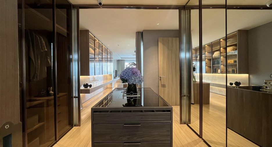 For sale 3 bedrooms townhouse in Lat Phrao, Bangkok