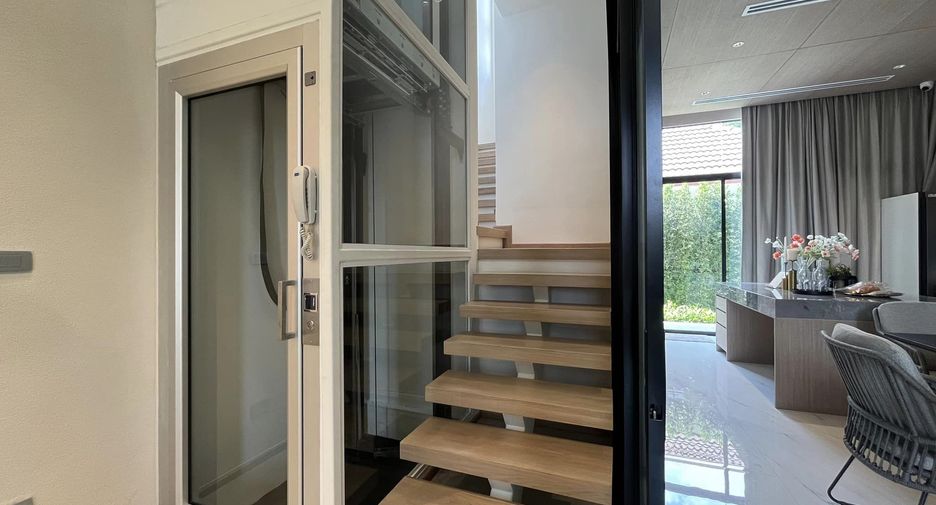 For sale 3 bedrooms townhouse in Lat Phrao, Bangkok