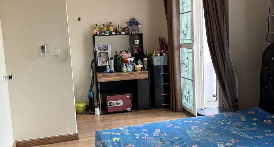 For sale 6 bedrooms townhouse in Bang Khen, Bangkok