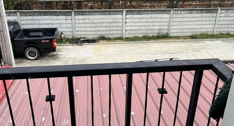 For sale 6 bedrooms townhouse in Bang Khen, Bangkok