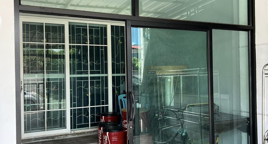 For sale 6 bedrooms townhouse in Bang Khen, Bangkok