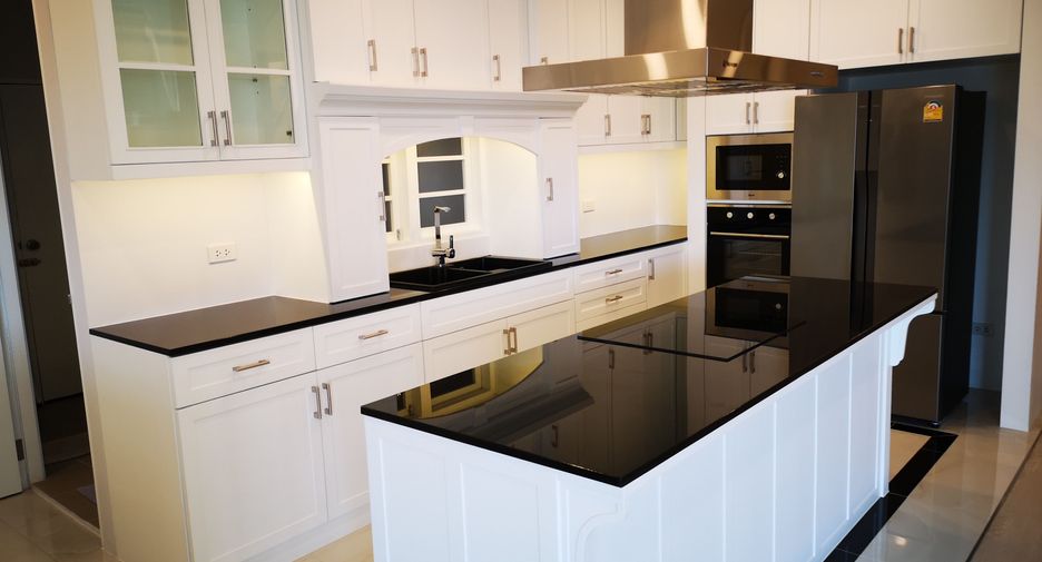 For rent 3 bedrooms condo in Yan Nawa, Bangkok