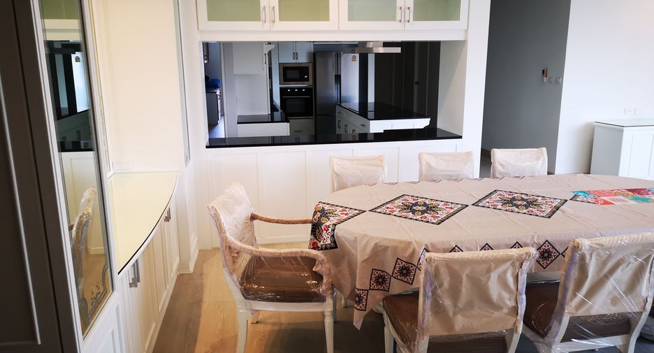 For rent 3 bedrooms condo in Yan Nawa, Bangkok