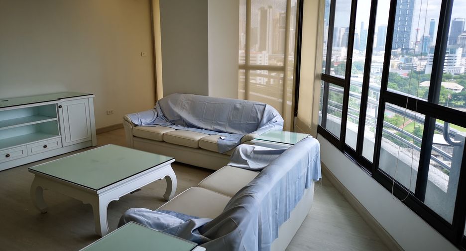 For rent 3 bedrooms condo in Yan Nawa, Bangkok