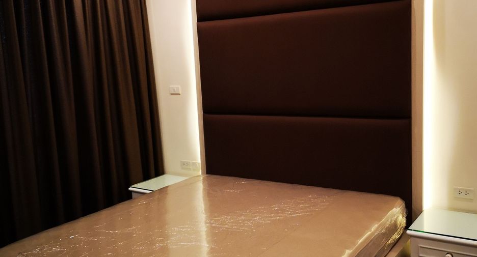 For rent 3 bedrooms condo in Yan Nawa, Bangkok