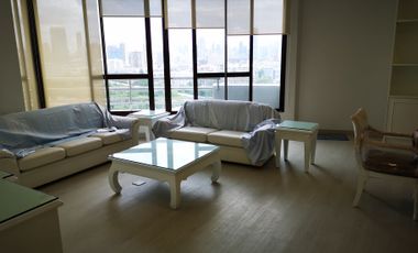 For rent 3 bedrooms condo in Yan Nawa, Bangkok