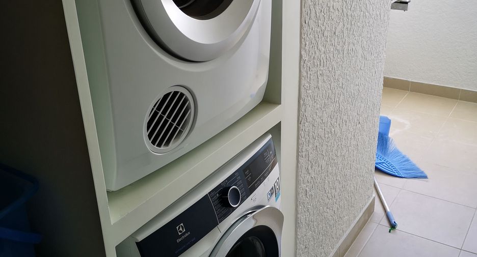 For rent 3 bedrooms condo in Yan Nawa, Bangkok