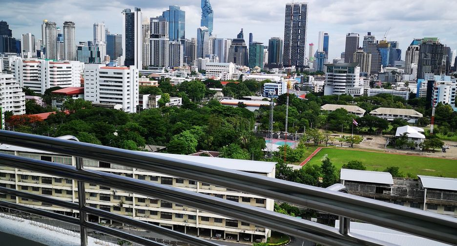 For rent 3 bedrooms condo in Yan Nawa, Bangkok