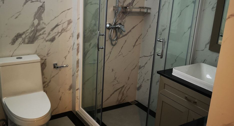 For rent 3 bedrooms condo in Yan Nawa, Bangkok