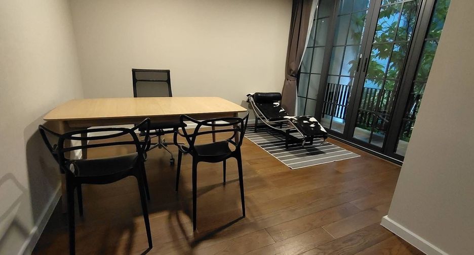 For rent 4 bedrooms house in Watthana, Bangkok