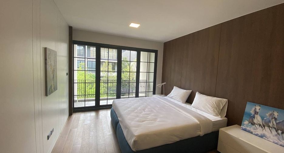 For rent 4 bedrooms house in Watthana, Bangkok