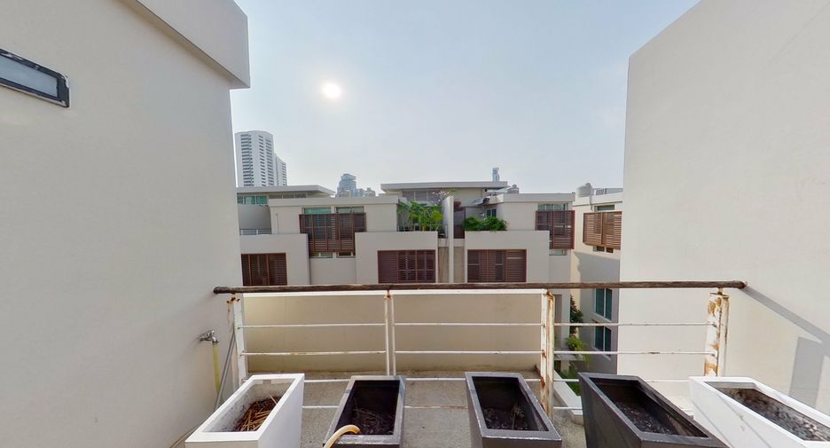 ให้เช่า 3 ห้องนอน บ้านเดี่ยว ใน วัฒนา, กรุงเทพฯ