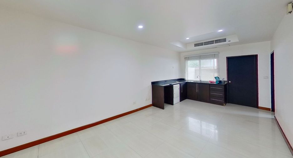 ให้เช่า 3 ห้องนอน บ้านเดี่ยว ใน วัฒนา, กรุงเทพฯ