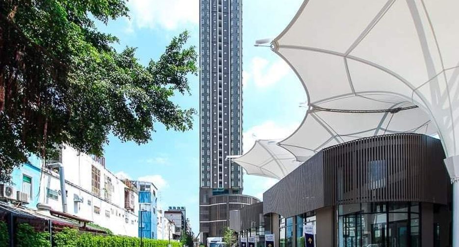 For rent 2 bedrooms condo in Bang Kapi, Bangkok