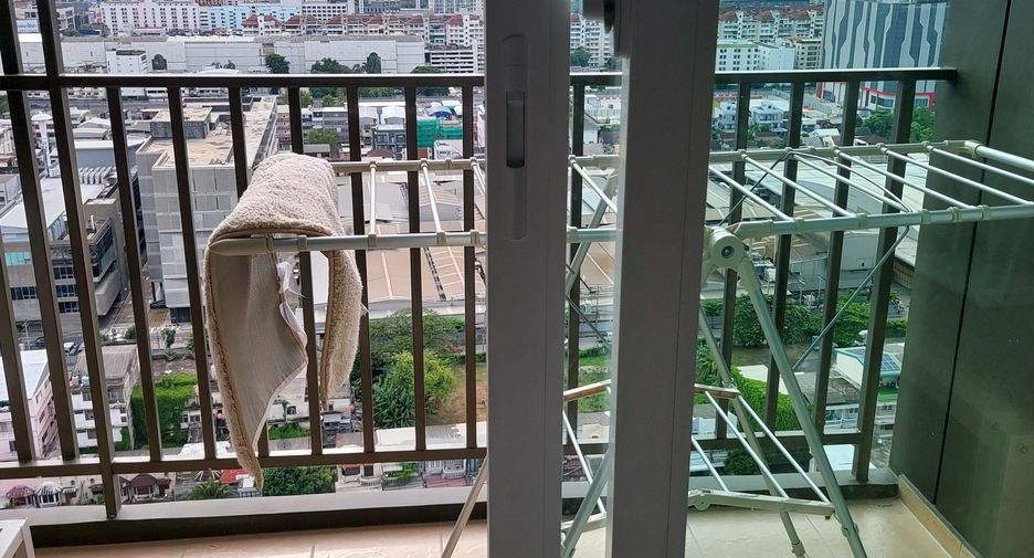 For rent 2 bedrooms condo in Bang Kapi, Bangkok