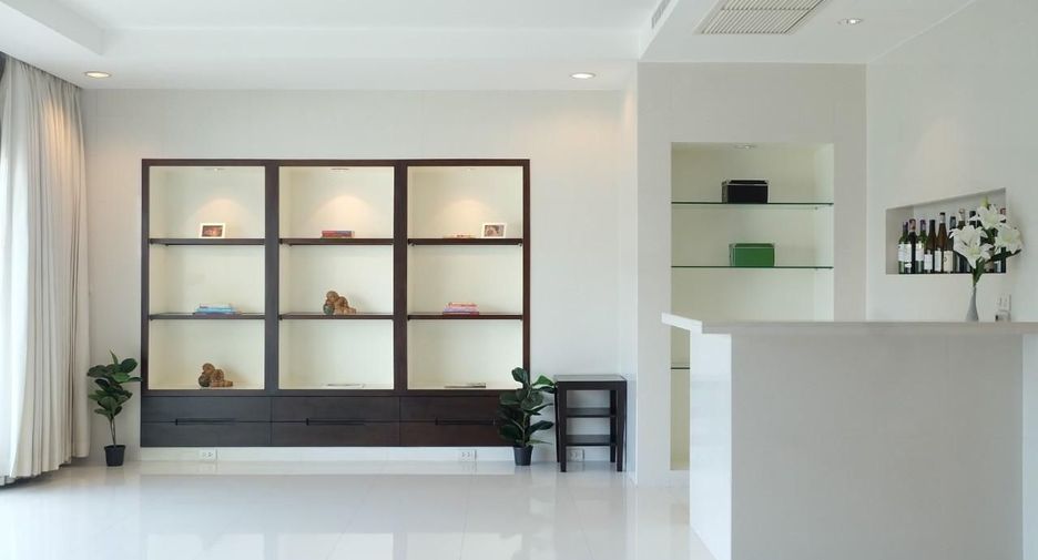 Wohnung zur Miete mit 4 Zimmer in Pathum Wan, Bangkok