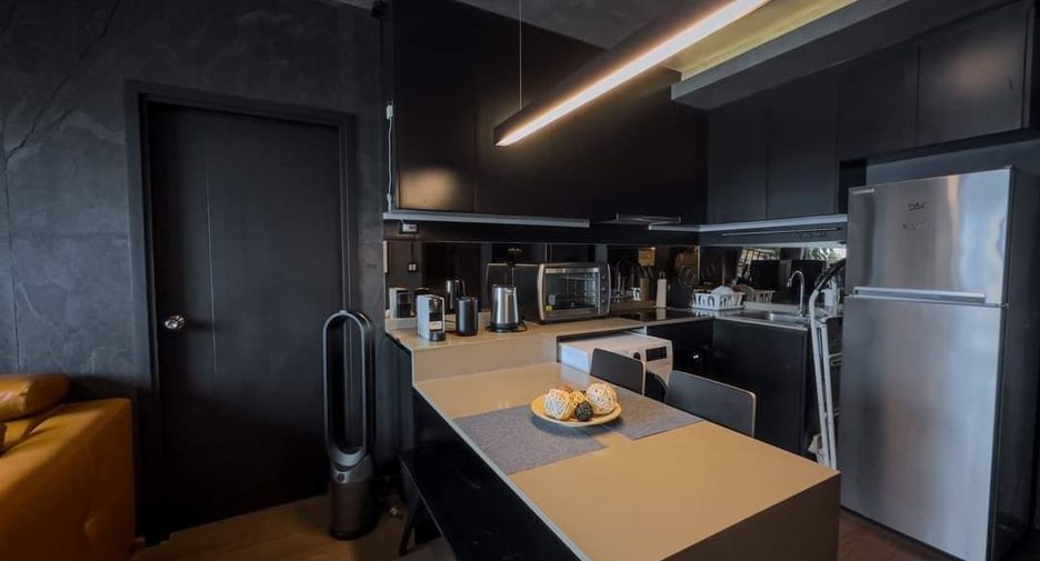 For sale 2 ベッドルーム condo in Phra Khanong, Bangkok