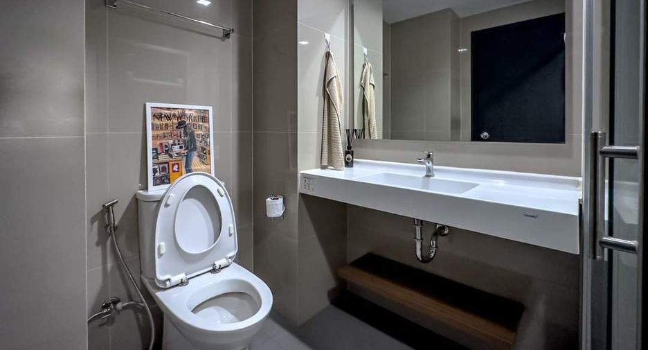 For sale 2 ベッドルーム condo in Phra Khanong, Bangkok