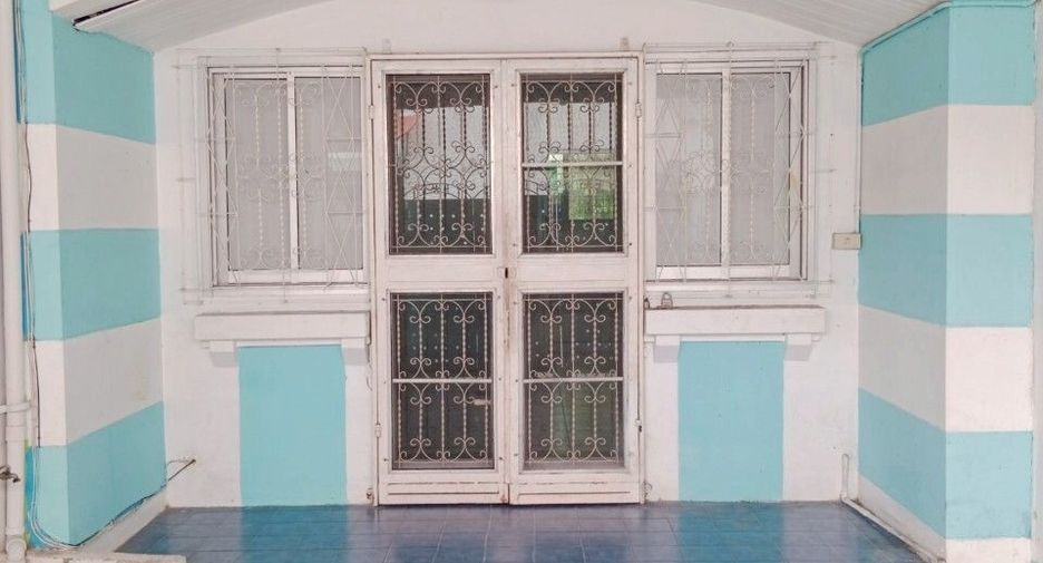 For sale 2 bedrooms townhouse in Bang Na, Bangkok