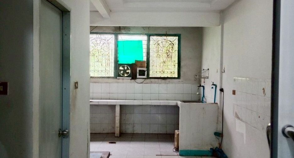 For sale 2 bedrooms townhouse in Bang Na, Bangkok