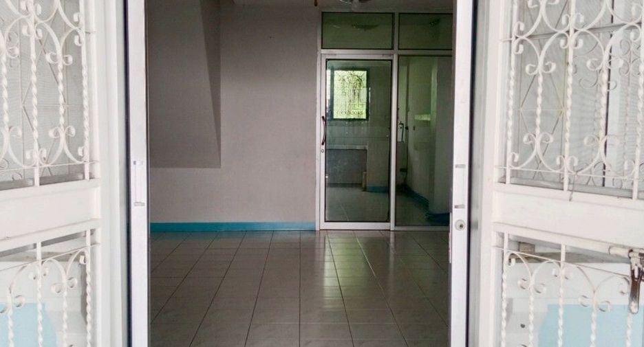 For sale 2 bedrooms townhouse in Bang Na, Bangkok