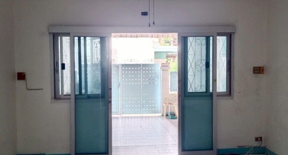 For sale 2 bedrooms townhouse in Bang Na, Bangkok
