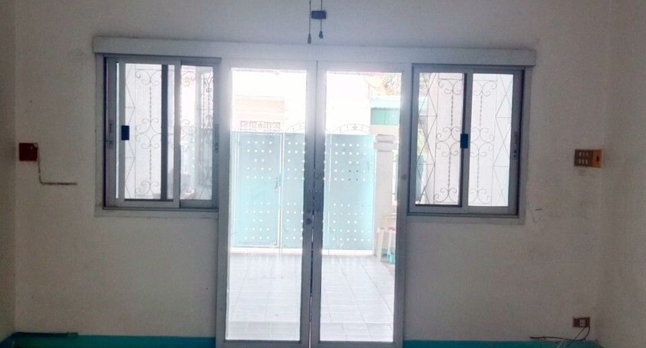 For sale 2 bedrooms townhouse in Bang Na, Bangkok