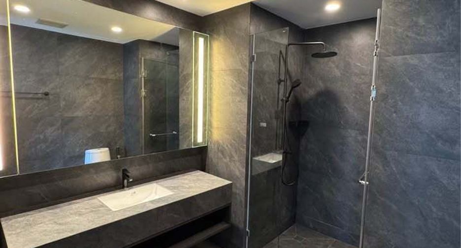 For rent 2 bedrooms condo in Ratchathewi, Bangkok