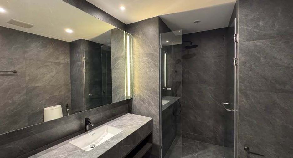 For rent 2 bedrooms condo in Ratchathewi, Bangkok