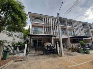 For sale 3 bedrooms townhouse in Bang Khun Thian, Bangkok