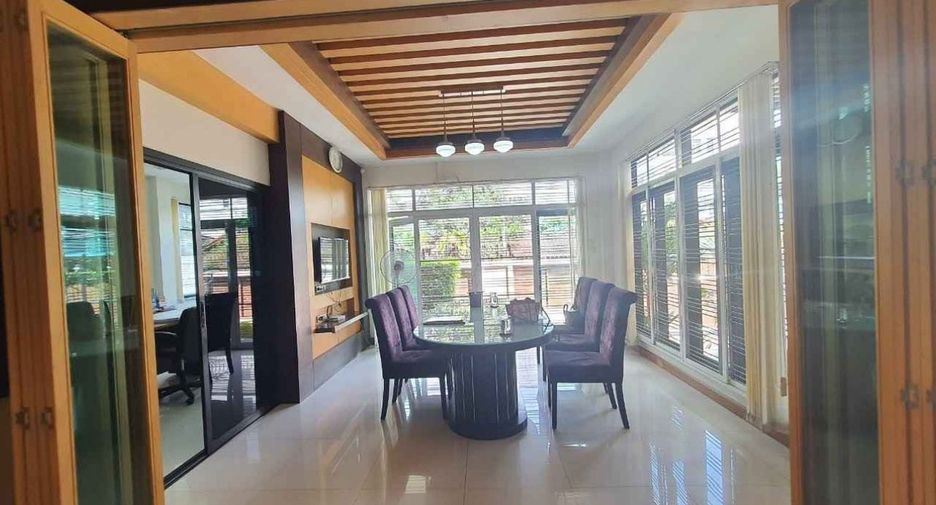 For sale 5 bedrooms house in Huai Khwang, Bangkok