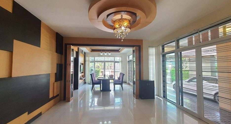 For sale 5 bedrooms house in Huai Khwang, Bangkok
