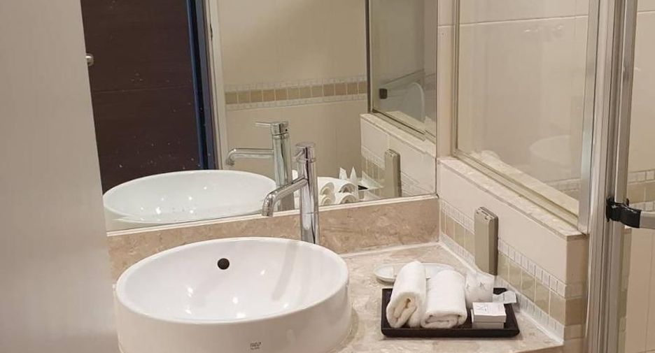 For rent 2 bedrooms condo in Khlong Toei, Bangkok