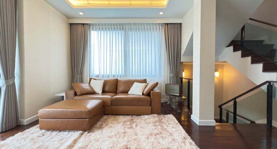 For rent 5 bedrooms townhouse in Lat Phrao, Bangkok