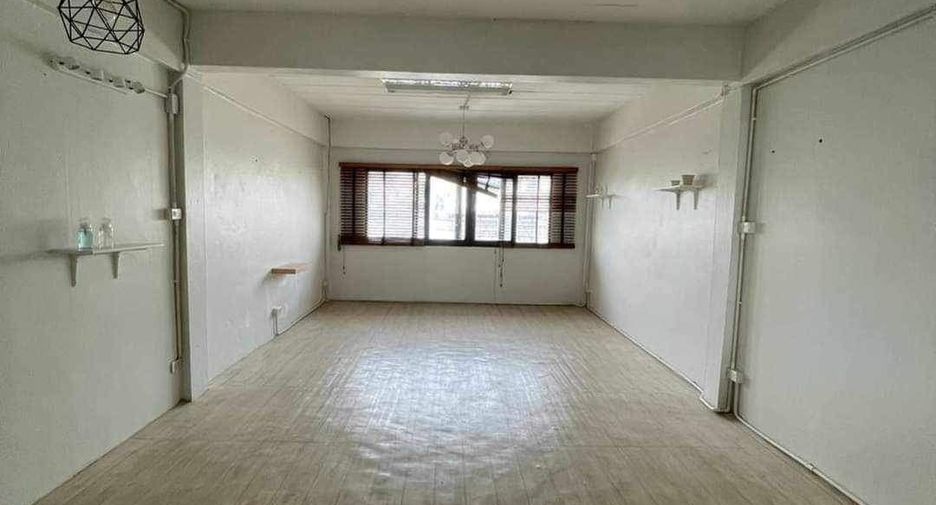 For rent 2 bedrooms retail Space in Bang Kapi, Bangkok