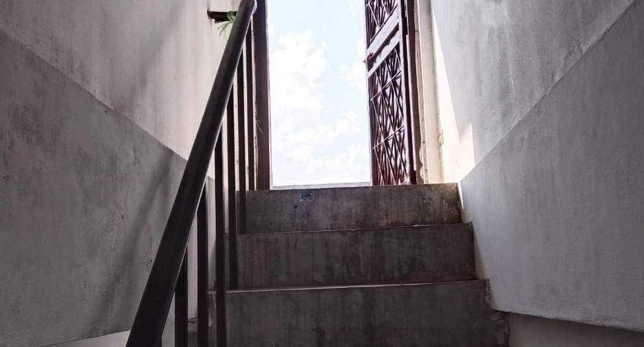 For rent 2 bedrooms retail Space in Bang Kapi, Bangkok