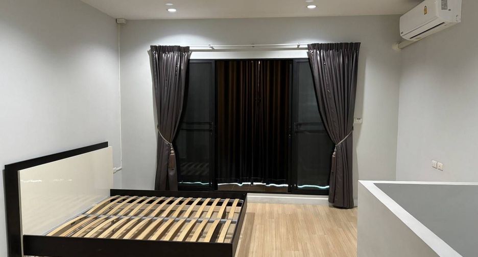 For rent 3 bedrooms townhouse in Bang Khae, Bangkok