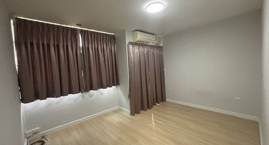 For rent 3 bedrooms townhouse in Bang Khae, Bangkok