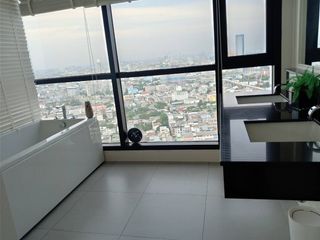 出租 3 卧室 公寓 在 Khlong San, 曼谷