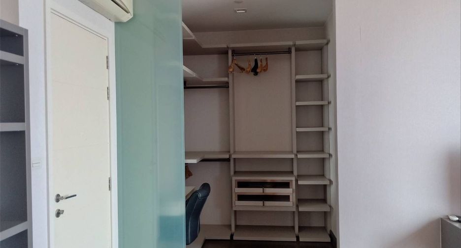 Wohnung zur Miete mit 3 Zimmer in Khlong San, Bangkok