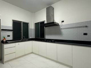 Аренда 4 спальни дом в Лат Крабанг, Бангкок