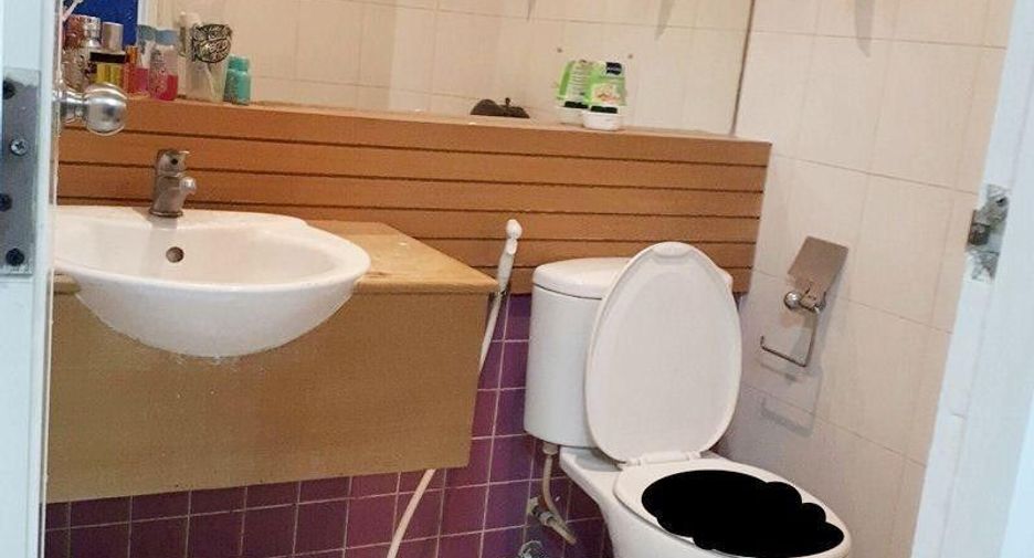 For sale 3 bedrooms townhouse in Suan Luang, Bangkok