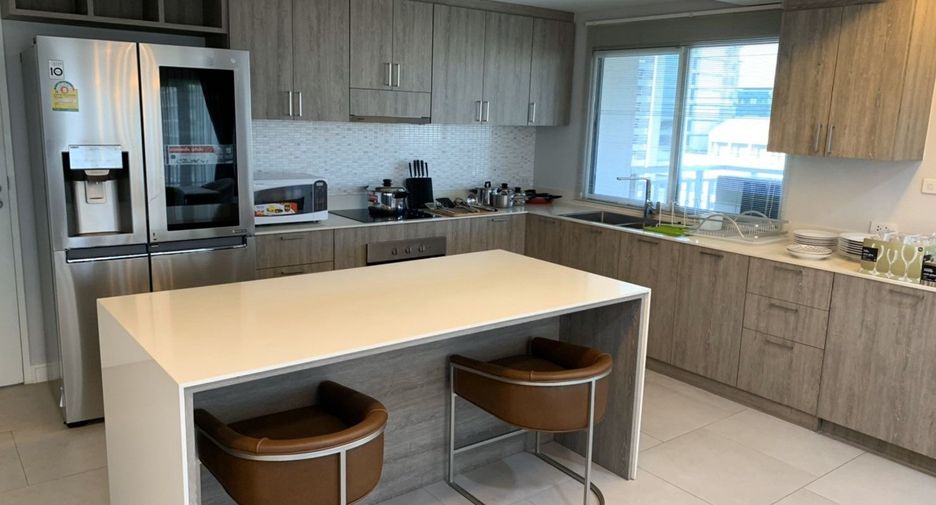 Condo en alquiler de 3 habitaciones en Sathon, Bangkok