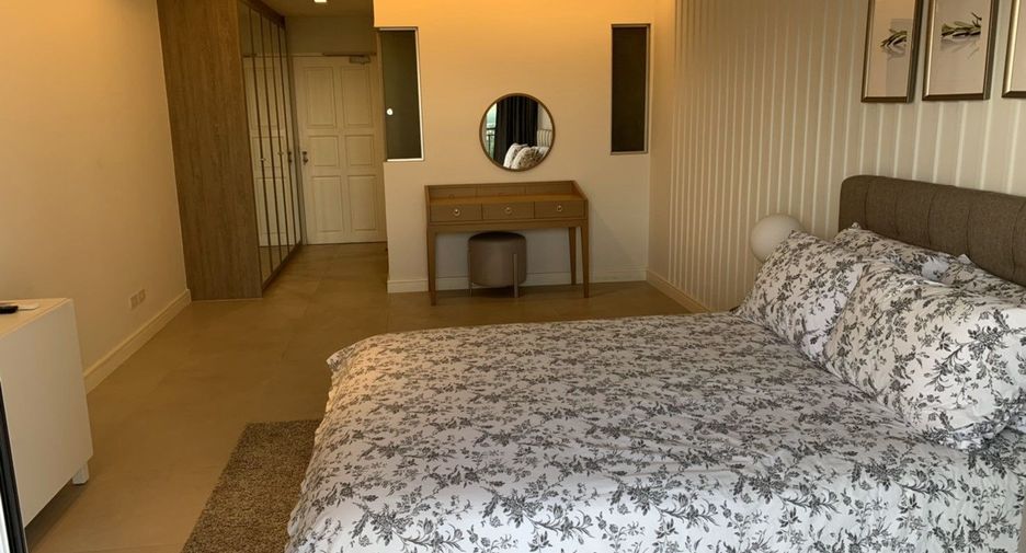 Condo en alquiler de 3 habitaciones en Sathon, Bangkok