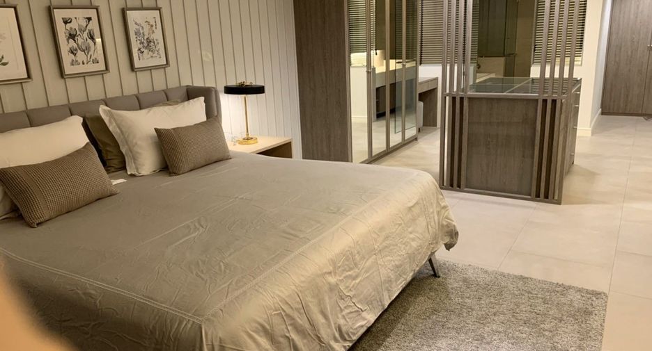 Condo en alquiler de 3 habitaciones en Sathon, Bangkok
