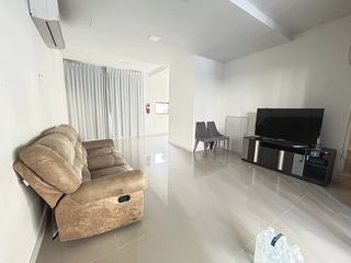Casa adosada en venta y en alquiler de 3 habitaciones en Khan Na Yao, Bangkok