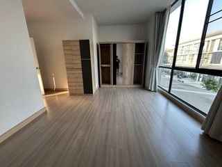 Casa adosada en venta y en alquiler de 3 habitaciones en Khan Na Yao, Bangkok