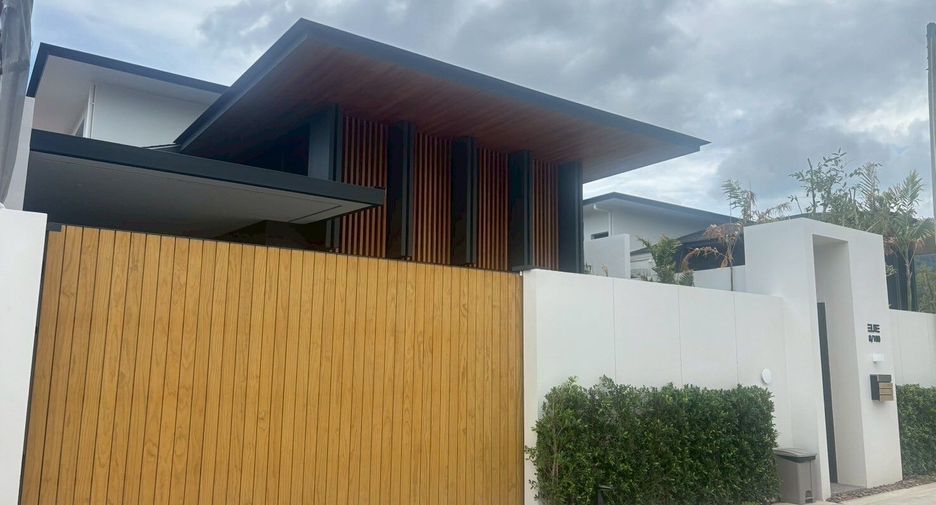 For rent 4 bedrooms villa in Mueang Phuket, Phuket